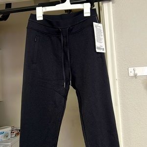 Lululemon engineered warmth joggers sz 4